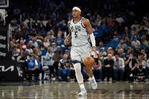 特雷-楊：班凱羅表現(xiàn)出色 必須給他制造麻煩但防他不可能做到完美