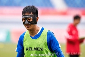 常飛亞：戴著面具像科幻片角色 只要還能跑我就會繼續(xù)“飛”下去