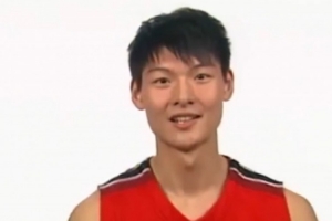 耐克巔峰賽最強中國球員！王哲林12年砍19分8板2帽率隊擊敗美國隊