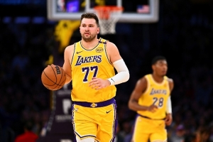 ??靜雨：湖人4-1森林狼毫無懸念 東契奇完全能把戈貝爾變成玩具