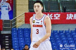 先發(fā)制人！胡明軒首節(jié)6中4砍下13分 三分3中3