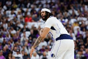 Skip：濃眉砍下36分&獨(dú)行俠三節(jié)戰(zhàn)罷落后18分 東契奇呵呵一笑