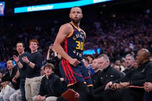 靜雨：說阿門是庫里終結(jié)者純屬小兒之見 庫里仍是火箭最大的克星