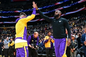 ??馬健：湖人已經(jīng)找到8連勝時期的防守感覺 里夫斯得支棱起來