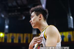 媒體人：遼寧遠沒到至暗時刻 下賽季有合適外援他們?nèi)允菉Z冠熱門