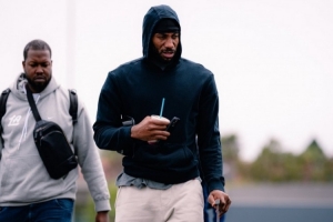 ??終極較量！快船曬球員登機(jī)照 客場死磕掘金迎搶七生死戰(zhàn)！