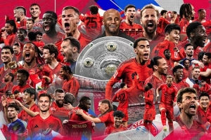 盡情施放！拜仁官網(wǎng)奪冠海報：凱恩怒吼，孔帕尼喜笑顏開