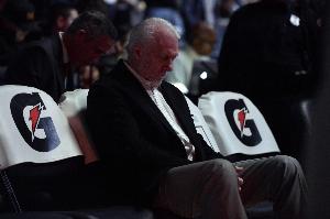 “敬蒂姆-鄧肯”：一句祝酒詞照見波波維奇?zhèn)髌嫔牡某晒φ軐W(xué)