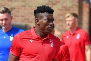 森林后衛(wèi)埃納：希望阿沃尼伊一切順利；不理解明顯越位不舉旗