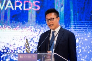 凰家看臺(tái) | 一位中國(guó)記者，寫歐洲問題，拿了國(guó)際大獎(jiǎng)