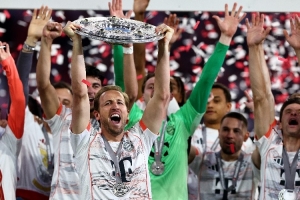 慶祝太嗨了？孔帕尼談凱恩替補：這是他第一冠，狀態(tài)不理想很正常