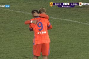 梅開(kāi)二度！克雷桑和隊(duì)友撞墻配合破門，山東泰山客場(chǎng)3-0領(lǐng)先