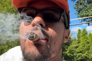 喬治被當(dāng)面嘲不如托哈 后者曬自己抽雪茄照回應(yīng)：???????