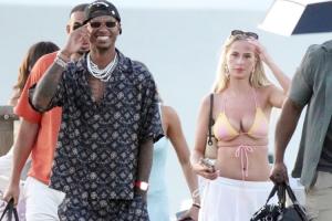 專業(yè)??太陽報：拉什福德攜神秘金發(fā)女子一同前往法國度假