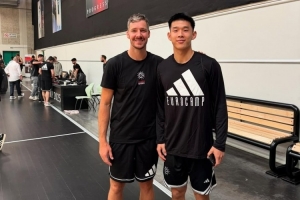 繼續(xù)征程??林葳曬出自己與前NBA球星德拉季奇合照：好玩