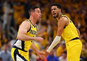 麥康納：哈利一直在關鍵時刻上演精彩表現(xiàn) 球在他手你會很安心