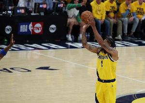 有魄力！托平首節(jié)就3失誤？無妨！他末節(jié)三分2中2回報卡萊爾信任