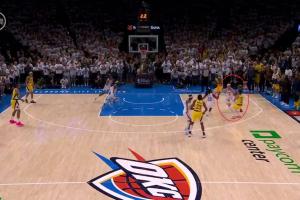 ??我的天！哈利伯頓絕殺前似乎有個假傳停頓 致卡魯索不敢包夾