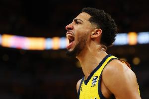 哈利伯頓中投準絕殺完成逆轉！馬克西更推：哇塞