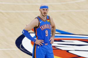 卡魯索總決賽大放異彩！球迷：詹經(jīng)理竟然交易他？湖蜜狂噴佩林卡