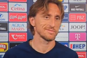 ??何時(shí)下樹？被記者問米蘭相關(guān)話題，莫德里奇笑了笑