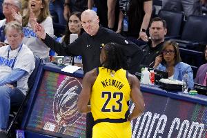 卡萊爾：我們就是這種類(lèi)型的球隊(duì) 需要每個(gè)人都站出來(lái)