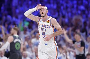 攻防一體??卡魯索砍下至少20分5搶斷 NBA歷史總決賽替補(bǔ)首人