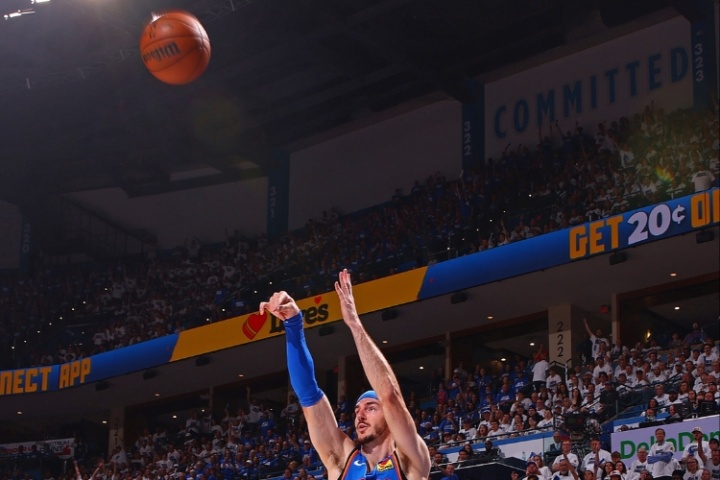 這都贏了??雷霆全場(chǎng)僅投進(jìn)3記三分 多特&卡魯索&SGA一人一個(gè)~