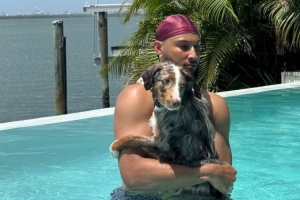 休賽期生活???本西曬近期動(dòng)態(tài)：出海游玩、與愛犬游泳等