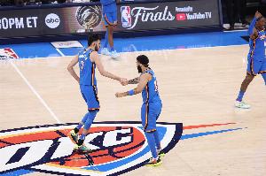 霍姆格倫：我們?nèi)牰紴榻軅愅g呼 我們遇任何事都會共同面對