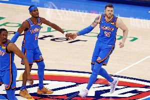 杰倫威：我們隊里每個人都希望隊友成功 我能在這樣的團(tuán)隊是榮幸