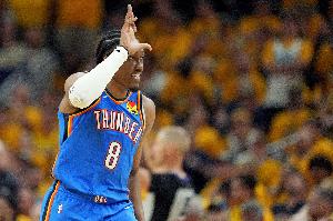 亞歷山大：杰倫威無所畏懼 我們這場每次需要得分 他都能投籃命中