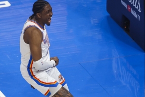 杰倫威：感覺(jué)球場(chǎng)都在震動(dòng) 球迷幾乎整場(chǎng)都站著看比賽這很罕見(jiàn)