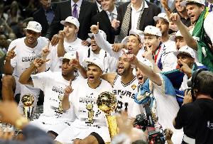 韓喬生：如今球星靠個人能力助隊(duì)贏球 懷念馬刺那時代的團(tuán)隊(duì)籃球