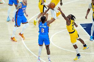 亞歷山大：杰倫威讓我打得輕松太多了 也讓其他隊友輕松很多