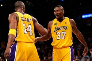 2010年的今天：湖人搶七大戰(zhàn)復(fù)仇綠軍后衛(wèi)冕總冠軍 科比蟬聯(lián)FMVP