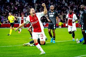 海外最強(qiáng)華裔！土媒：費(fèi)內(nèi)巴切將報(bào)價(jià)1000萬歐，求購華裔中場天樂