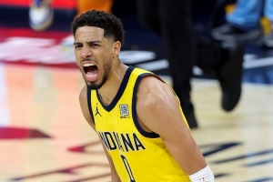 帶傷交出全場(chǎng)最高正負(fù)值！哈利伯頓12中5&三分7中3貢獻(xiàn)14分5助2斷