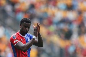 記者：利物浦希望簽下一名最終可能替代范迪克的年輕后衛(wèi)