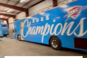 提前做好的！雷霆高管：看來我們得用上那些冠軍巴士了