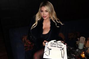 是誰？旺達(dá)：我正和一位踢世俱杯的男孩聊天 單身讓我害怕上癮