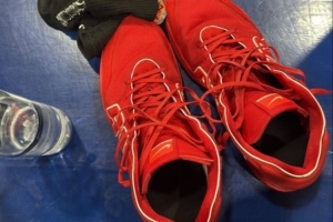 本人仍未出鏡??本西再次曬出訓練動態(tài) 照片只有球鞋和襪子