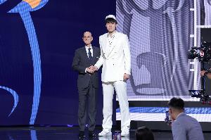 ???楊瀚森四年總薪資預(yù)計2139萬！新秀賽季442萬美元！