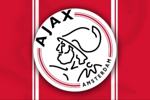 無情！阿賈克斯總監(jiān)在社媒群聊通知7人被放棄，荷蘭球員工會發(fā)聲