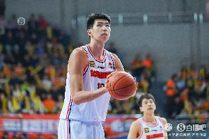 中國(guó)男籃海外熱身賽將給年輕鋒線與內(nèi)線更多機(jī)會(huì) 目前4號(hào)位最薄弱