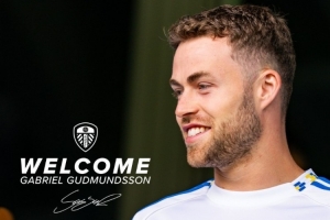 官方：利茲聯(lián)簽下里爾26歲左后衛(wèi)古德蒙德森 據(jù)悉轉(zhuǎn)會(huì)費(fèi)1000萬鎊