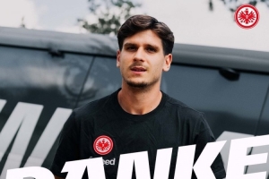 法蘭克福官方：22歲中鋒馬塔諾維奇轉(zhuǎn)會(huì)弗賴堡 據(jù)悉轉(zhuǎn)會(huì)費(fèi)800萬歐