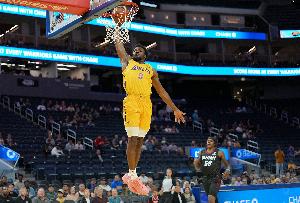 ??Skip：布朗尼打夏聯(lián)&觀眾數(shù)和他球衣號一樣 這可是LBJ的兒子