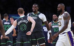 Skip：老詹撞了下本來啥事沒有 但被淘汰后甩鍋傷病是他常規(guī)操作