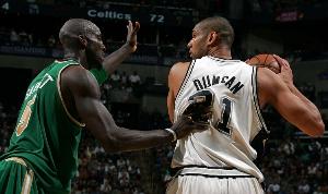 阿里納斯：KG和鄧肯怕和奧尼爾對位 所以他們?nèi)ゴ?號位